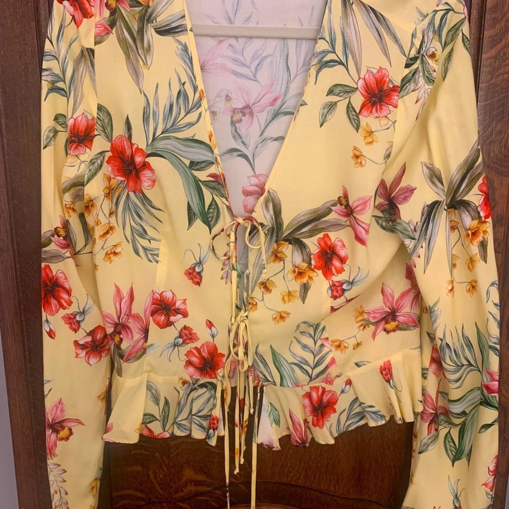 Scripted Size L summer floral blouse.